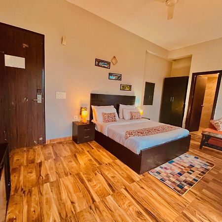 Pearl Grand Boutique Cottage In Omaxe Anandam Vrindavan - #Premium Ac Rooms With Balcony #Big Parking #Lift #Garden #Peaceful Area #Near Prem Mandir #Property Of The Year #Most Awarded Vrindāvan Exterior foto