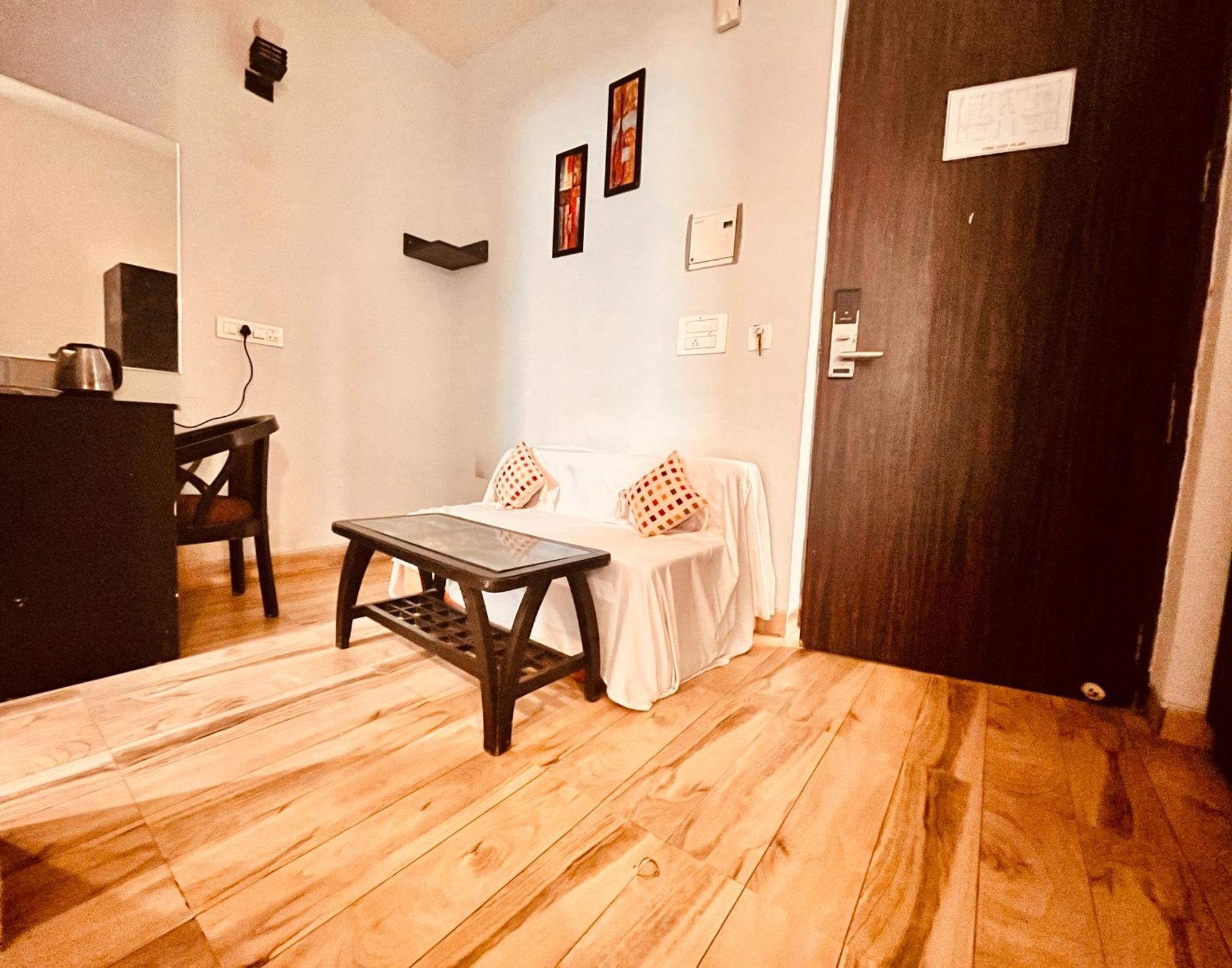 Pearl Grand Boutique Cottage In Omaxe Anandam Vrindavan - #Premium Ac Rooms With Balcony #Big Parking #Lift #Garden #Peaceful Area #Near Prem Mandir #Property Of The Year #Most Awarded Vrindāvan Exterior foto