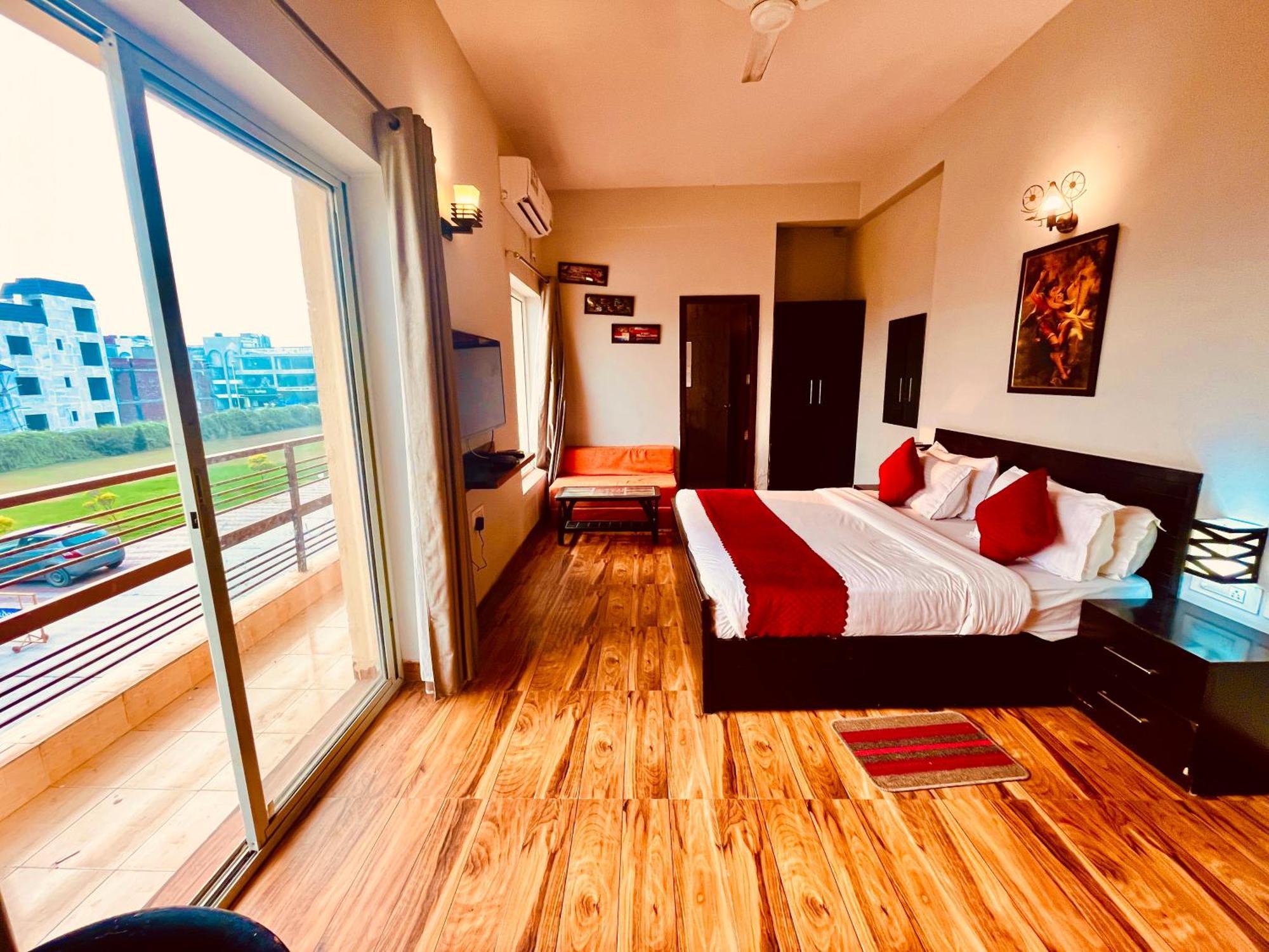 Pearl Grand Boutique Cottage In Omaxe Anandam Vrindavan - #Premium Ac Rooms With Balcony #Big Parking #Lift #Garden #Peaceful Area #Near Prem Mandir #Property Of The Year #Most Awarded Vrindāvan Exterior foto