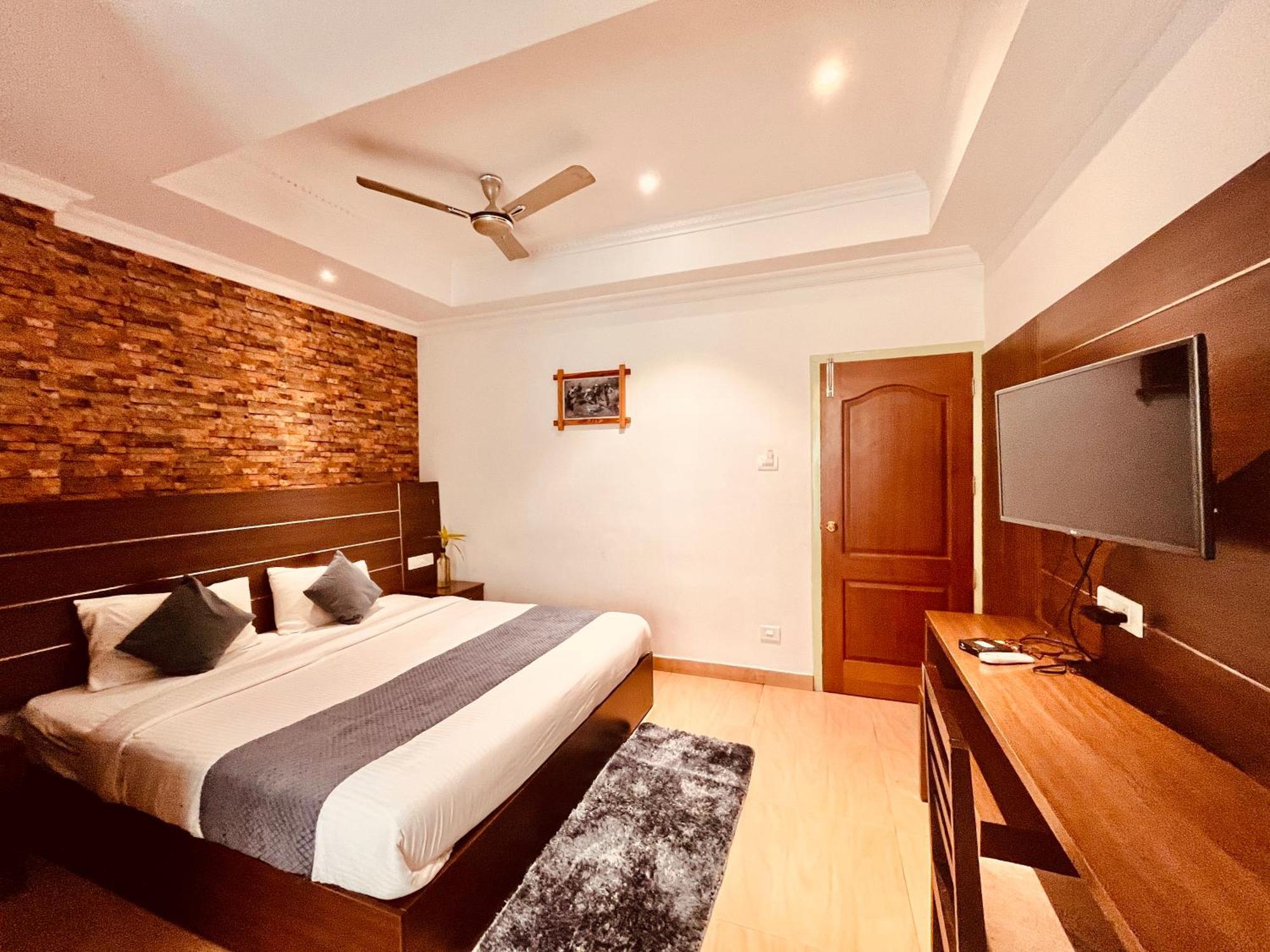 Pearl Grand Boutique Cottage In Omaxe Anandam Vrindavan - #Premium Ac Rooms With Balcony #Big Parking #Lift #Garden #Peaceful Area #Near Prem Mandir #Property Of The Year #Most Awarded Vrindāvan Exterior foto