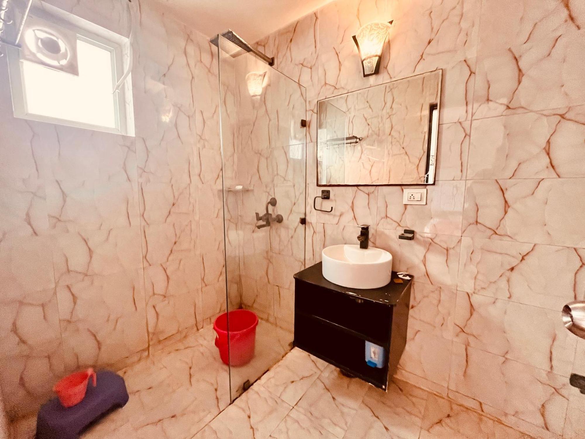 Pearl Grand Boutique Cottage In Omaxe Anandam Vrindavan - #Premium Ac Rooms With Balcony #Big Parking #Lift #Garden #Peaceful Area #Near Prem Mandir #Property Of The Year #Most Awarded Vrindāvan Exterior foto