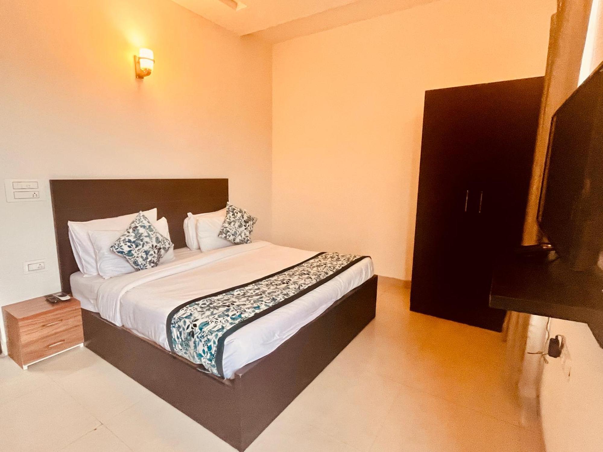 Pearl Grand Boutique Cottage In Omaxe Anandam Vrindavan - #Premium Ac Rooms With Balcony #Big Parking #Lift #Garden #Peaceful Area #Near Prem Mandir #Property Of The Year #Most Awarded Vrindāvan Exterior foto