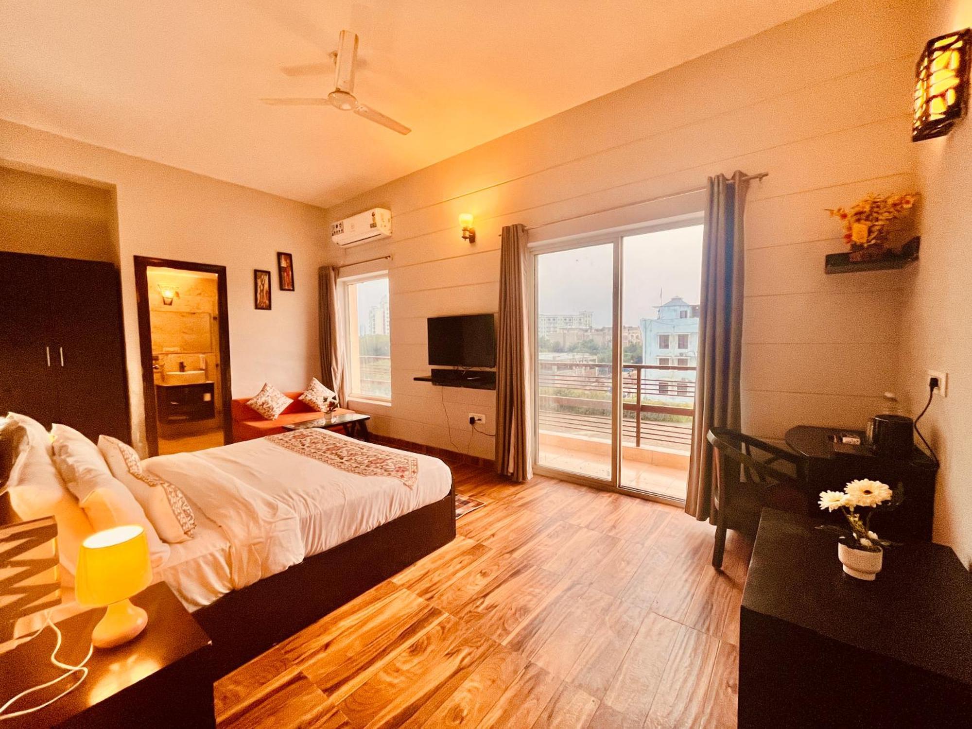Pearl Grand Boutique Cottage In Omaxe Anandam Vrindavan - #Premium Ac Rooms With Balcony #Big Parking #Lift #Garden #Peaceful Area #Near Prem Mandir #Property Of The Year #Most Awarded Vrindāvan Exterior foto