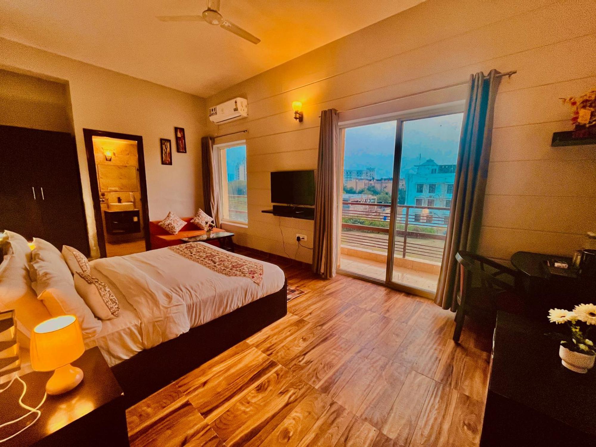 Pearl Grand Boutique Cottage In Omaxe Anandam Vrindavan - #Premium Ac Rooms With Balcony #Big Parking #Lift #Garden #Peaceful Area #Near Prem Mandir #Property Of The Year #Most Awarded Vrindāvan Exterior foto