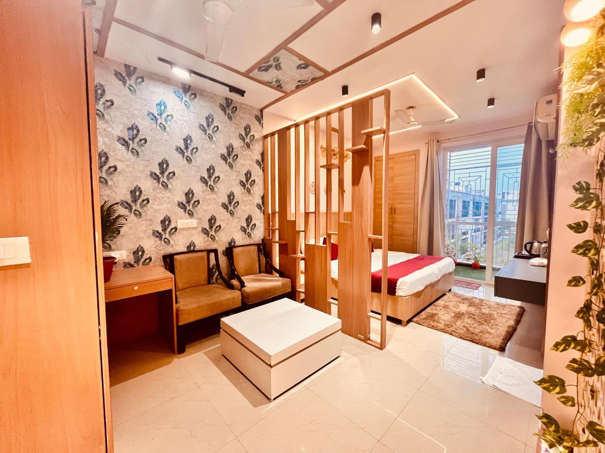 Pearl Grand Boutique Cottage In Omaxe Anandam Vrindavan - #Premium Ac Rooms With Balcony #Big Parking #Lift #Garden #Peaceful Area #Near Prem Mandir #Property Of The Year #Most Awarded Vrindāvan Exterior foto