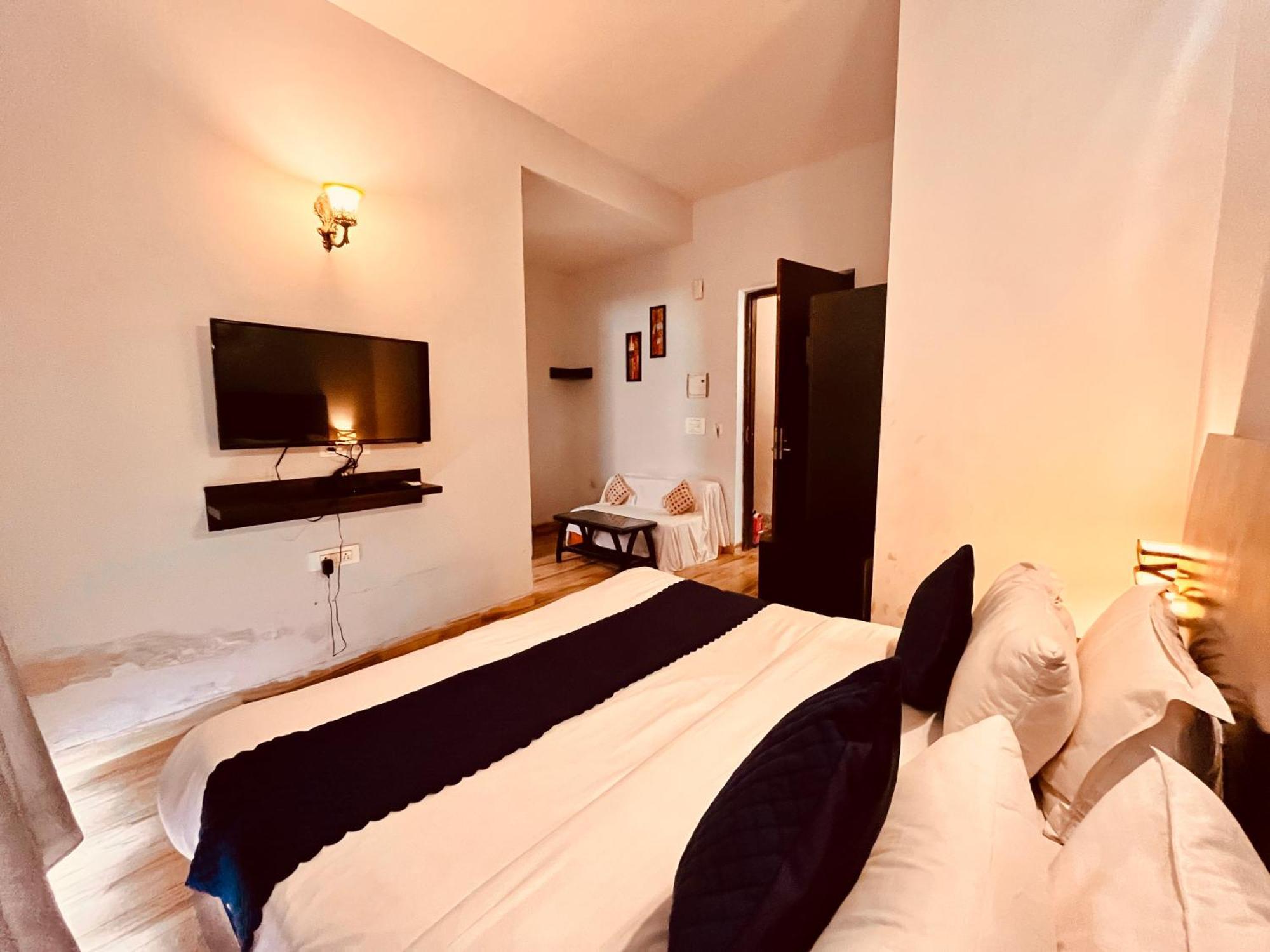 Pearl Grand Boutique Cottage In Omaxe Anandam Vrindavan - #Premium Ac Rooms With Balcony #Big Parking #Lift #Garden #Peaceful Area #Near Prem Mandir #Property Of The Year #Most Awarded Vrindāvan Exterior foto