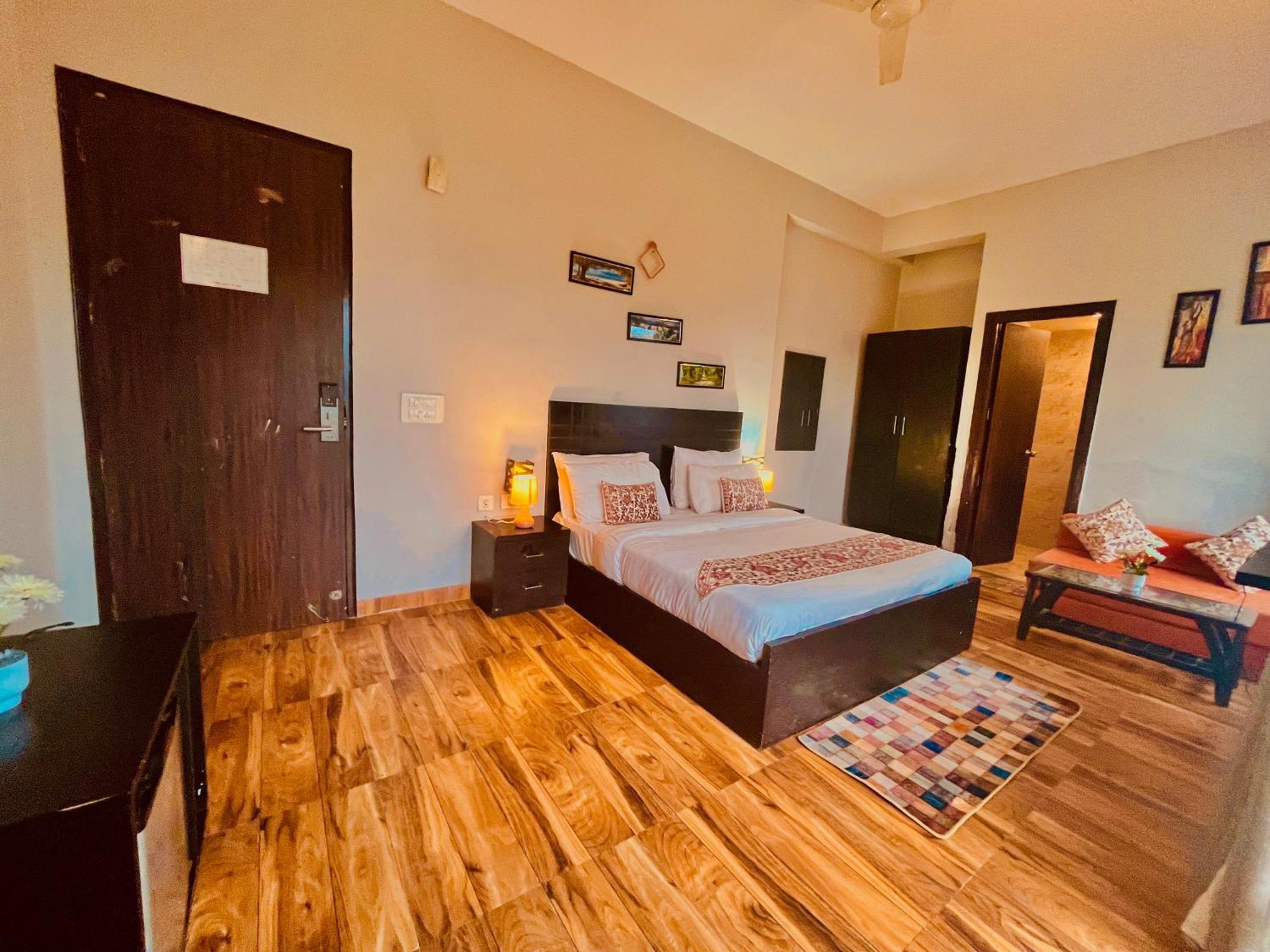 Pearl Grand Boutique Cottage In Omaxe Anandam Vrindavan - #Premium Ac Rooms With Balcony #Big Parking #Lift #Garden #Peaceful Area #Near Prem Mandir #Property Of The Year #Most Awarded Vrindāvan Exterior foto
