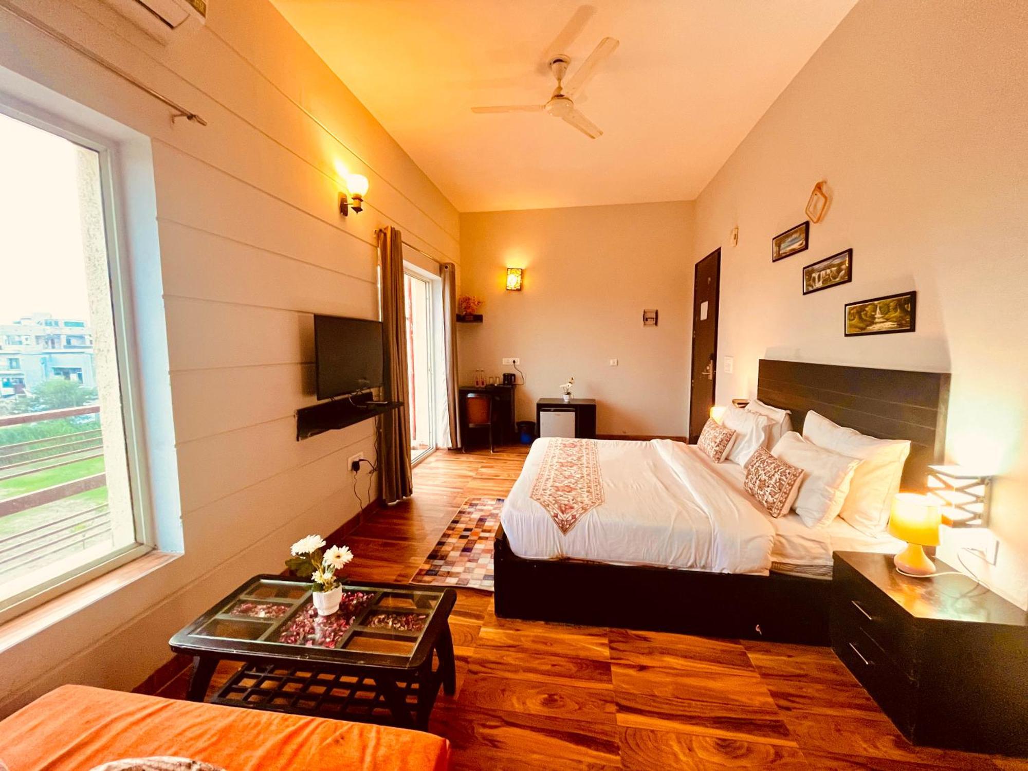 Pearl Grand Boutique Cottage In Omaxe Anandam Vrindavan - #Premium Ac Rooms With Balcony #Big Parking #Lift #Garden #Peaceful Area #Near Prem Mandir #Property Of The Year #Most Awarded Vrindāvan Exterior foto